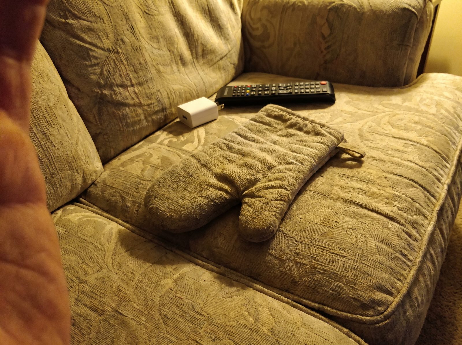 IMG-ASIDE what I keep on the sofa